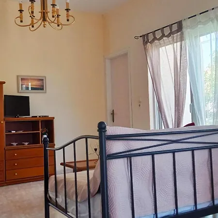 Marilen Livadia (Tilos)