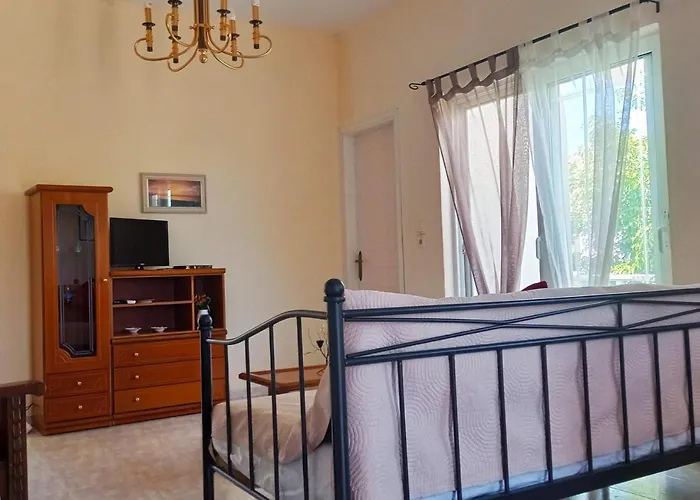 Marilen Livadia (Tilos)